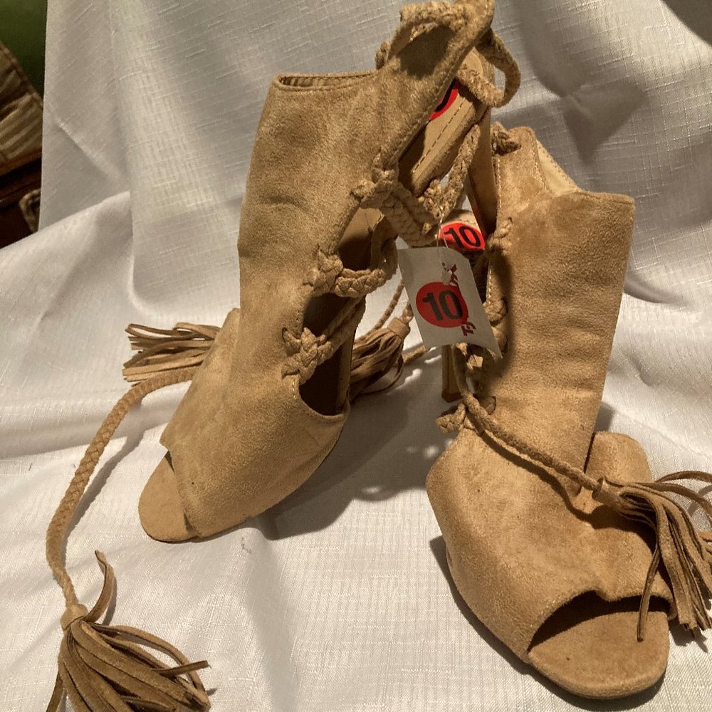 Sandal Sz 10 Cape Robin open toed beige